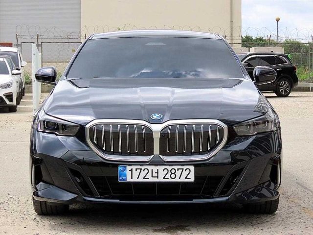 2025 BMW 5 Series (G60) 530e xDrive M 스포츠 프로