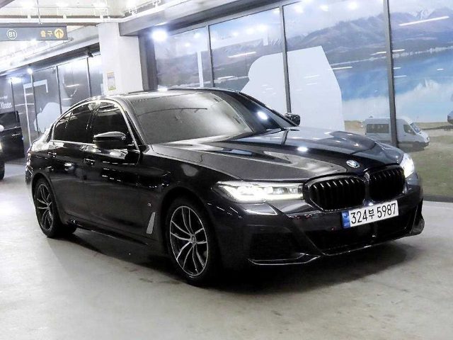 2022 BMW 5 Series (G30) 523d M 스포츠