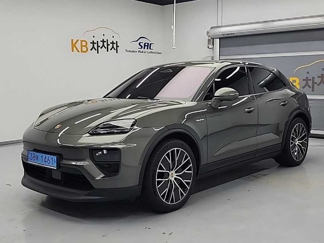 2025 Porsche Macan EV 4
