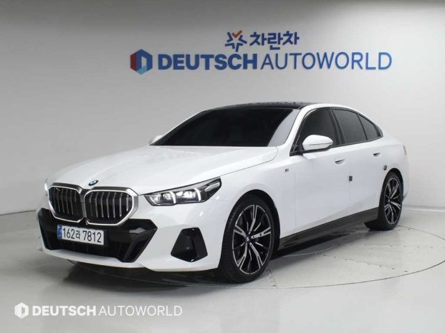 2025 BMW 5 Series (G60) 530i xDrive M 스포츠