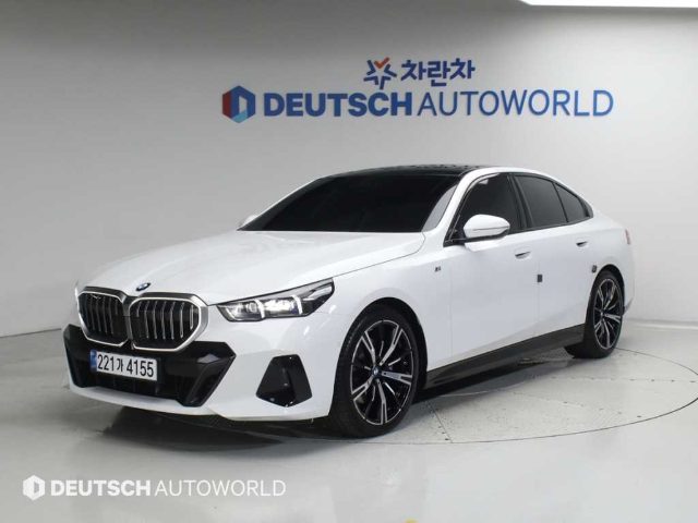 2025 BMW 5 Series (G60) 530i xDrive M 스포츠