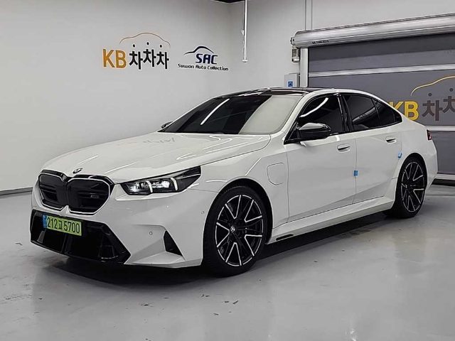 2025 BMW M5 (F90, F10) M5 세단