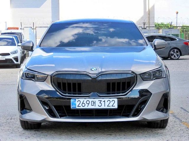 2025 BMW 5 Series (G60) 530i xDrive M 스포츠