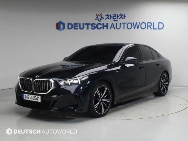 2025 BMW 5 Series (G60) 530i xDrive M 스포츠