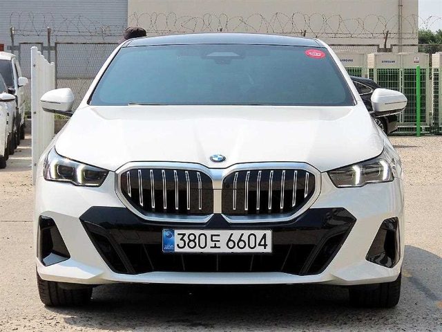 2025 BMW 5 Series (G60) 530i xDrive M 스포츠