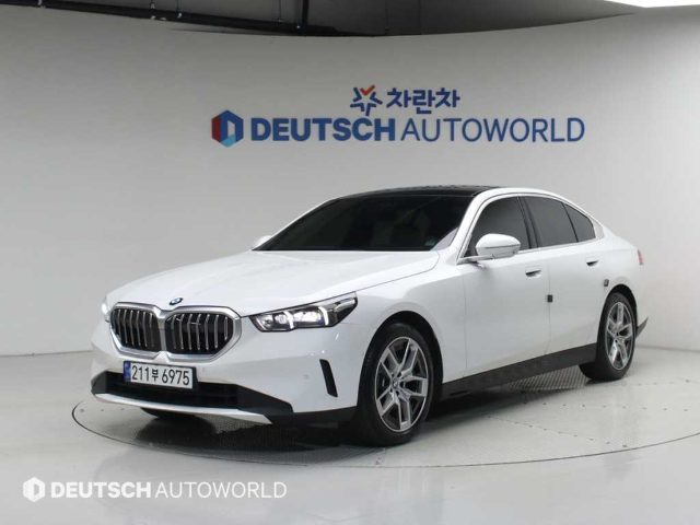 2024 BMW 5 Series (G60) 520i M 스포츠