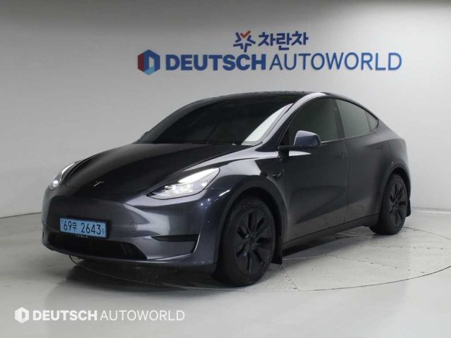2025 Tesla Model Y RWD