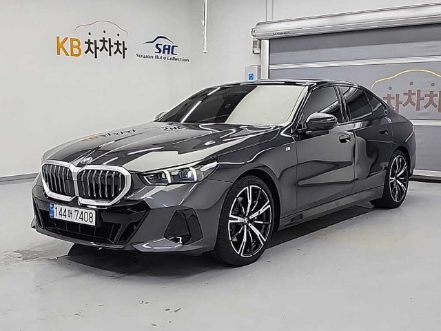 2024 BMW 5 Series (G60) 530i xDrive M 스포츠