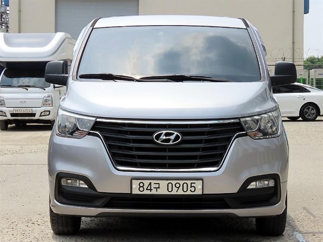 2018 Hyundai Starex 2WD 밴 5인승 모던