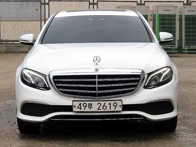 2017 Mercedes-Benz E-Class W213 E220d 4MATIC 익스클루시브