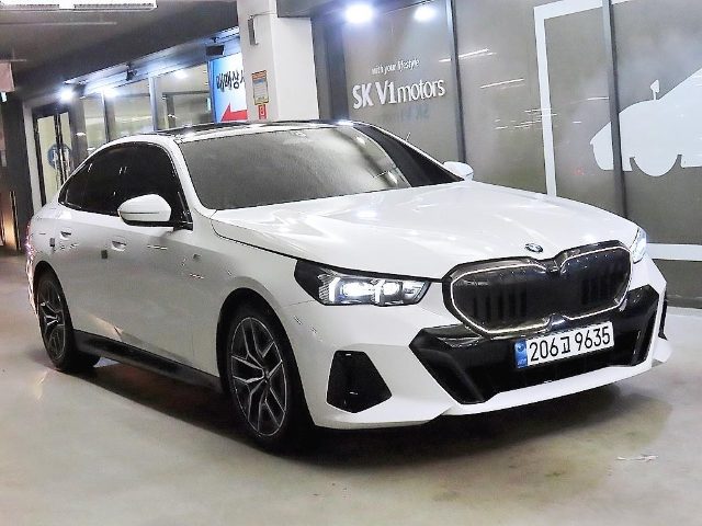 2024 BMW 5 Series (G60) 520i M 스포츠