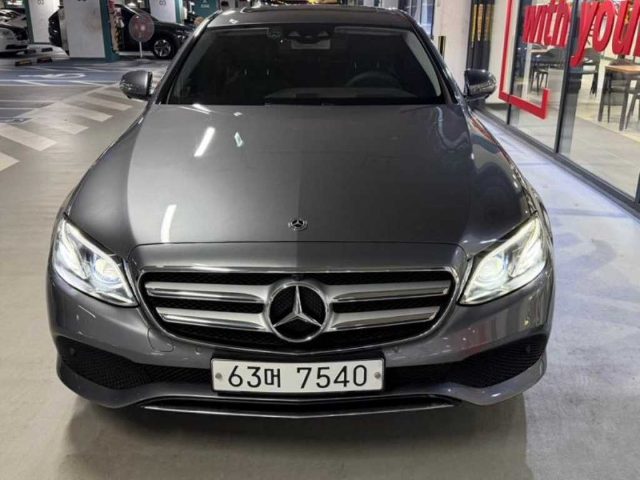 2019 Mercedes-Benz E-Class W213 E300 4MATIC 아방가르드