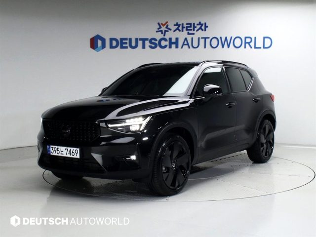 2025 Volvo XC40 B4 AWD 블랙 에디션