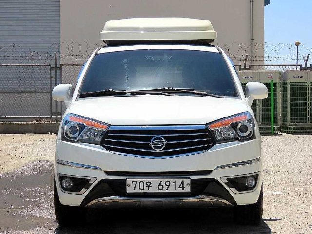 2017 KG Mobility Korando Turismo 4WD TX 11인승