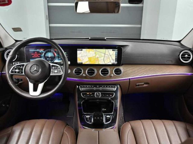 2020 Mercedes-Benz E-Class W213 E300e 4MATIC 익스클루시브