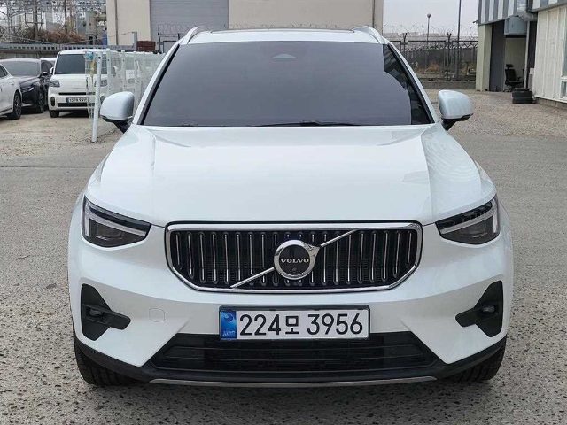2025 Volvo XC40 B4 AWD 울트라 브라이트