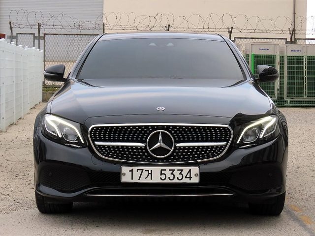 2017 Mercedes-Benz E-Class W213 E220d 4MATIC 아방가르드