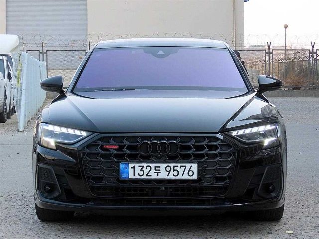 2022 Audi A8 (D5) 55 TFSI 콰트로 LWB 프리미엄
