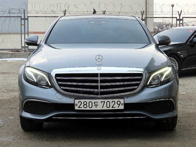 2017 Mercedes-Benz E-Class W213 E300 4MATIC 익스클루시브