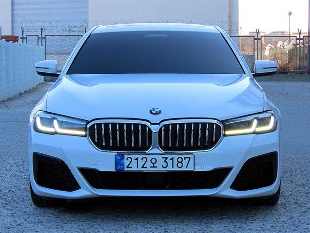 2022 BMW 5 Series (G30) 520i M 스포츠