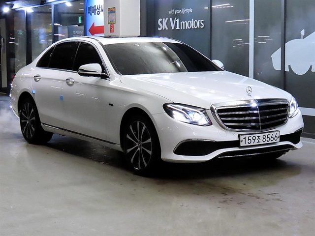 2020 Mercedes-Benz E-Class W213 E300e 4MATIC 익스클루시브