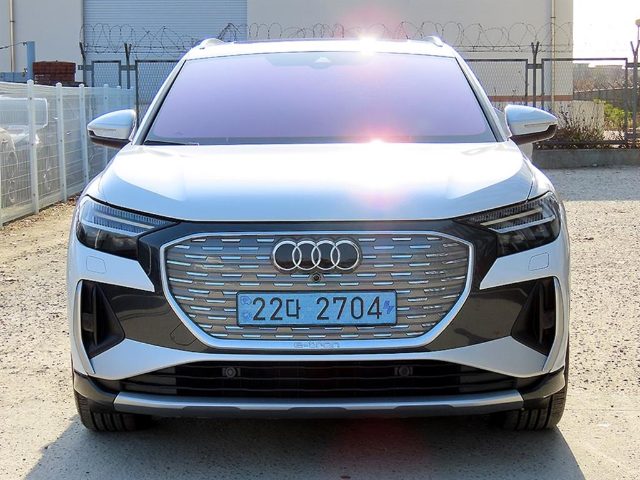 2022 Audi Q4 e-tron 40 프리미엄