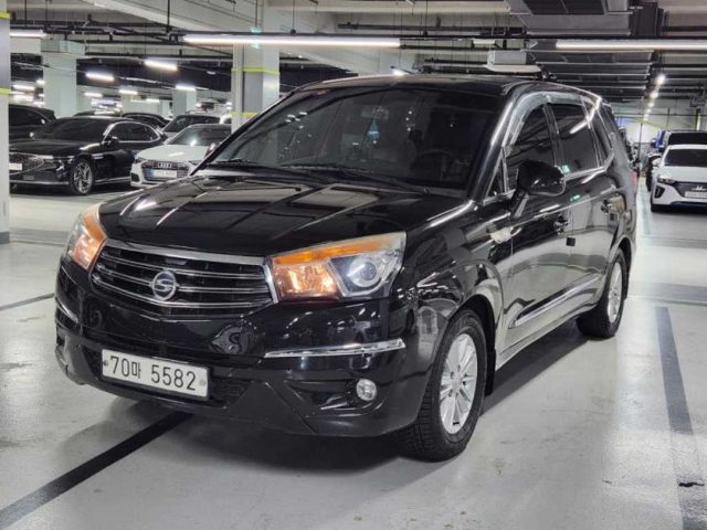 2013 KG Mobility Korando Turismo 2WD LT 11인승
