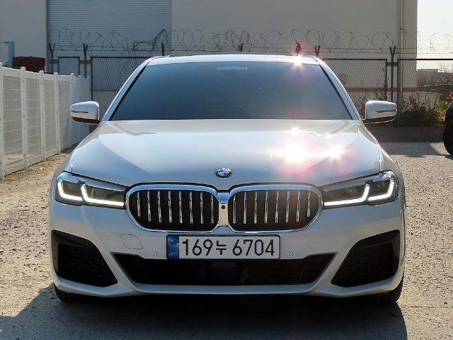 2023 BMW 5 Series (G30) 520i M 스포츠