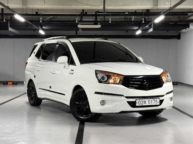 2016 KG Mobility Korando Turismo 4WD TX 9인승