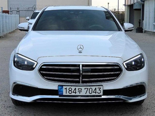 2023 Mercedes-Benz E-Class W213 E300e 4MATIC 익스클루시브