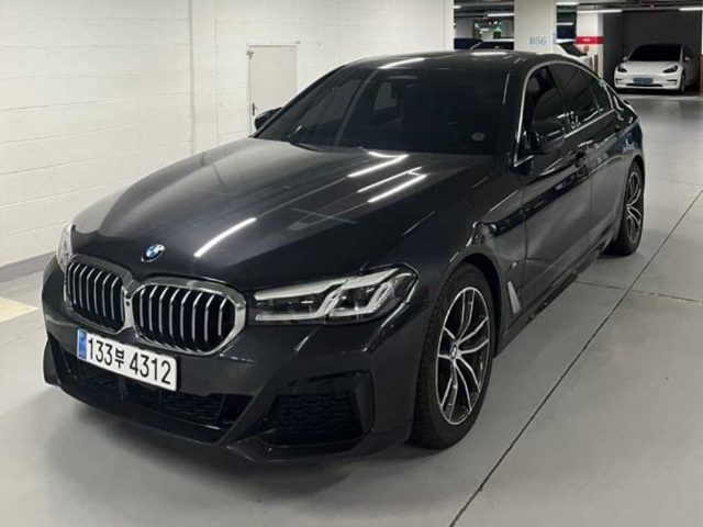 2023 BMW 5 Series (G30) 520i M 스포츠