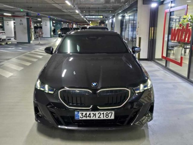 2024 BMW 5 Series (G60) 520i M 스포츠