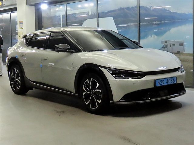 2023 Kia EV6 롱레인지 AWD 어스