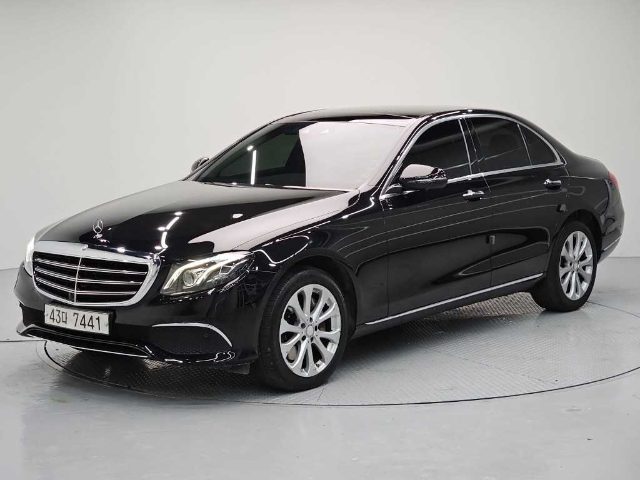 2017 Mercedes-Benz E-Class W213 E300 4MATIC 아방가르드