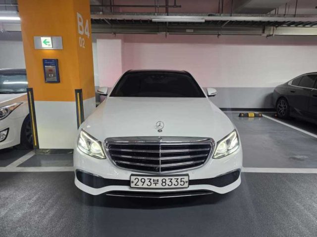 2020 Mercedes-Benz E-Class W213 E300e 익스클루시브