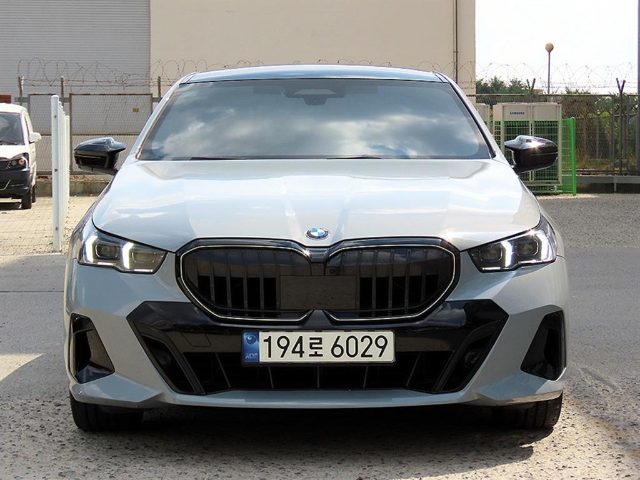 2024 BMW 5 Series (G60) 530i xDrive M 스포츠