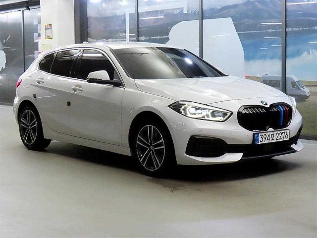 2022 BMW 1 Series (F40) 120i 어드밴티지