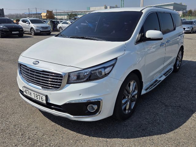 2016 Kia Carnival 9p Diesel Noblesse