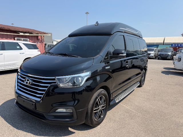 Hyundai The New Grand Starex Limousine